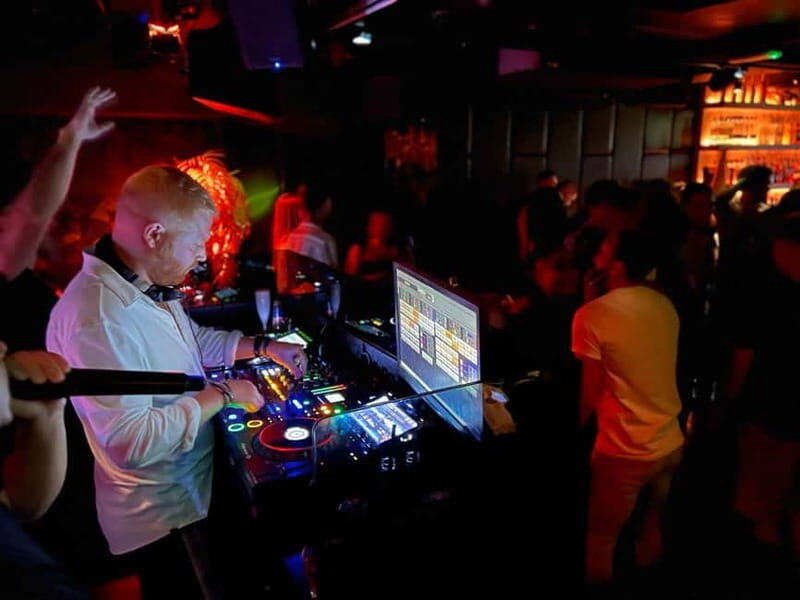 Amsterdam: 5-Day ADE Pub Crawl & VIP Party Pass - Venue Experience: From Underground to Mainstream