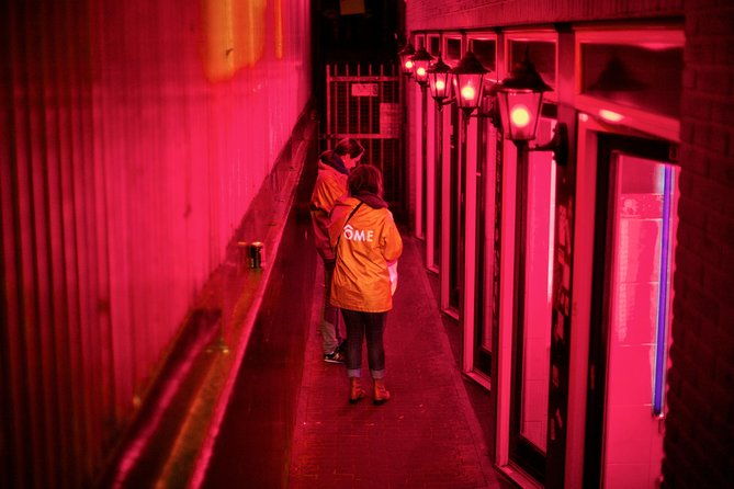 amsterdam-after-dark-public-red-light-district-exploration