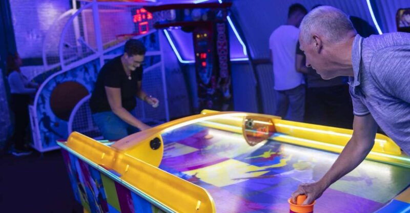 amsterdam-arcade-game-hall-classic-modern-fun-up-events
