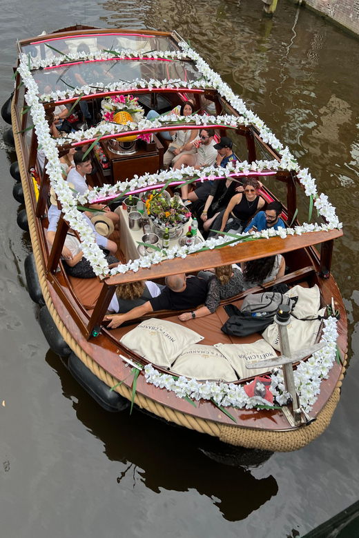 amsterdam-boat-tour-with-optional-unlimited-drinks