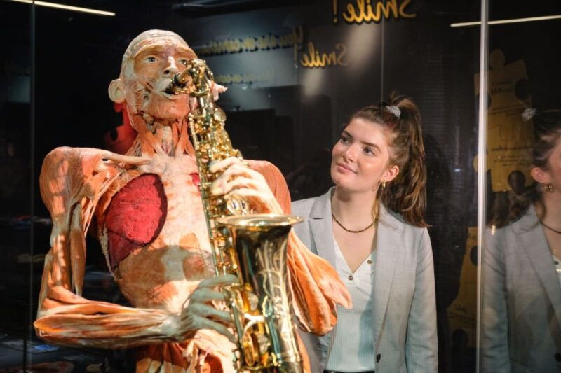 amsterdam-body-worlds-exhibition-and-canal-cruise