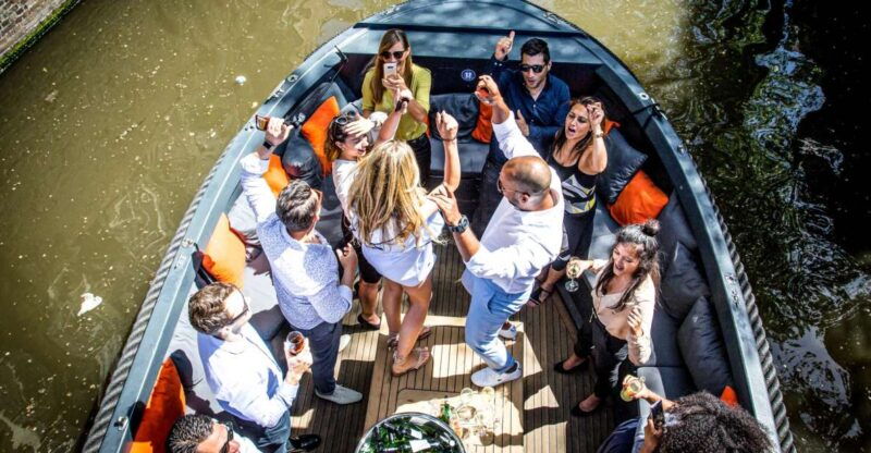 amsterdam-canal-belt-private-beer-boat-tour