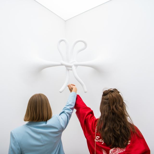 amsterdam-canal-cruise-and-moco-museum-combined-ticket