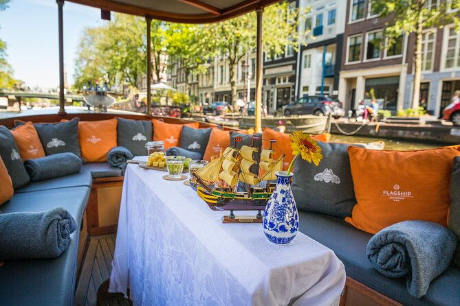 amsterdam-canal-cruise-in-classic-salon-boat-with-drinks-and-cheese