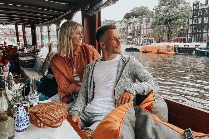 amsterdam-canal-cruise-in-classic-salon-boat-with-drinks-and-cheese