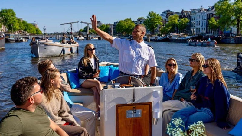Amsterdam: Canal Cruise in Open Boat with Drink Option - Who Should Consider This Tour?