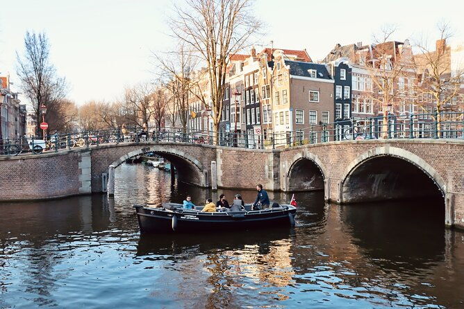 amsterdam-canal-cruise-on-a-small-open-boat-max-12-guests