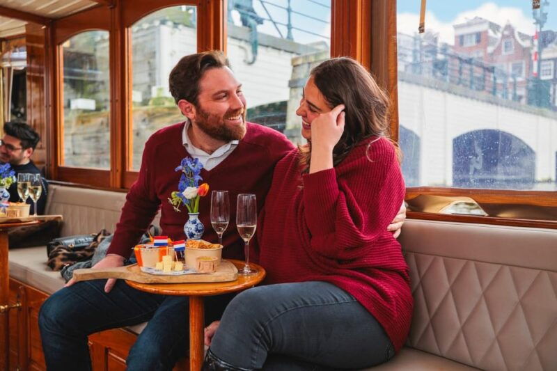 amsterdam-canal-cruise-with-bubbles-bites