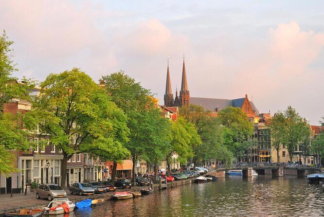 Amsterdam Canal Cruise with Cheese and Wine - Key Points