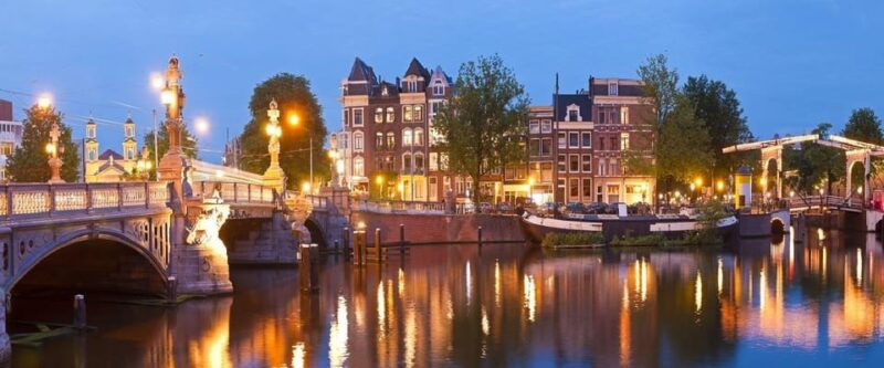 amsterdam-canal-cruise-with-culinary-burger-or-cheese-wine