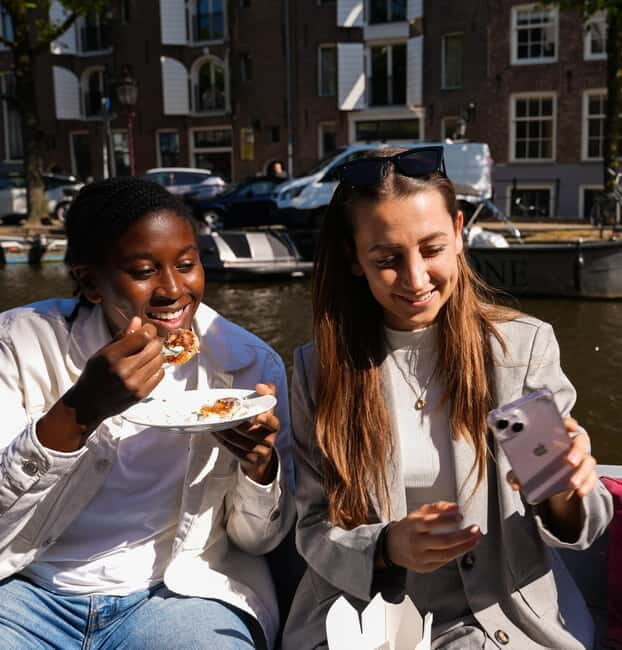 Amsterdam: Canal Cruise with Dutch Pancakes and Drinks - Key Points
