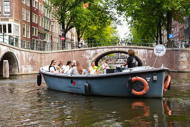amsterdam-canal-cruise-with-dutch-pancakes-and-drinks
