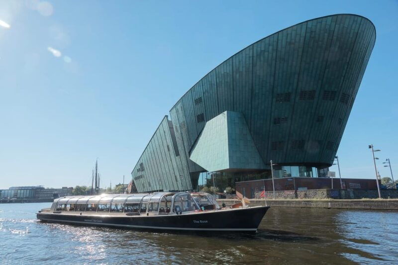 amsterdam-canal-cruise-with-live-commentary-audio-guide