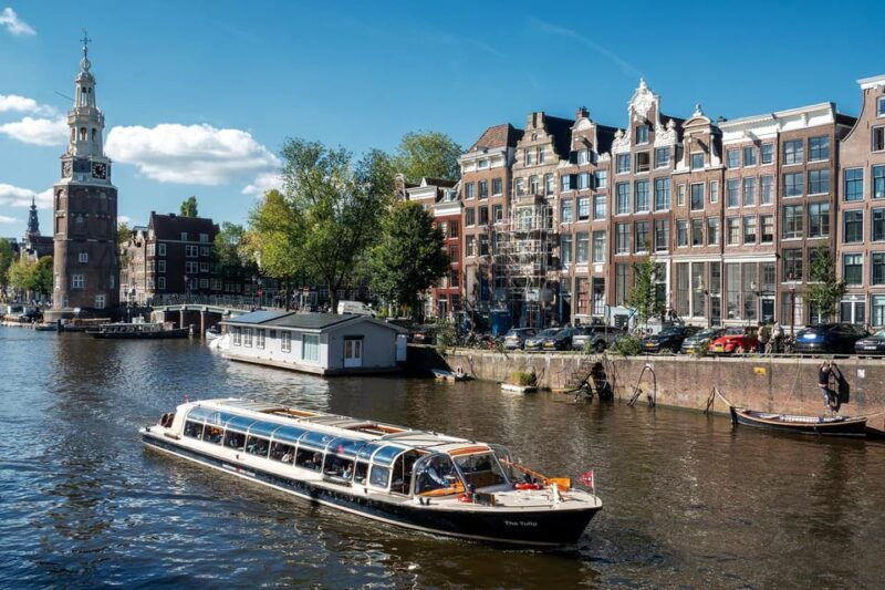 amsterdam-canal-cruise-with-live-commentary-audio-guide