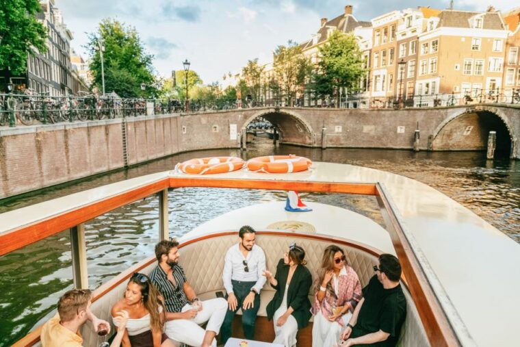 amsterdam-canal-cruise-with-unlimited-cheese-wine-option