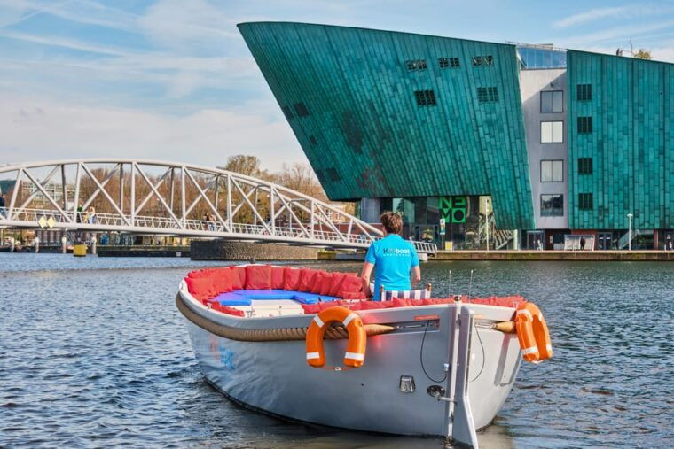 amsterdam-canal-cruise-with-unlimited-drink-option