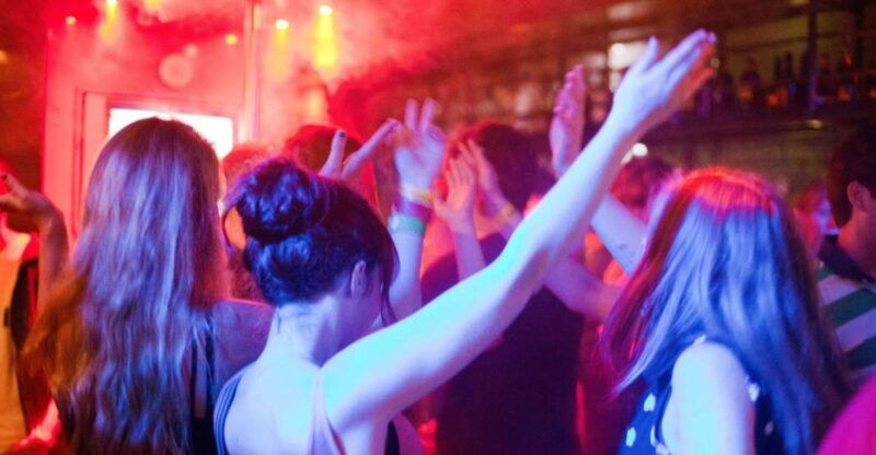 amsterdam-city-center-bar-crawl-and-nightlife-experience