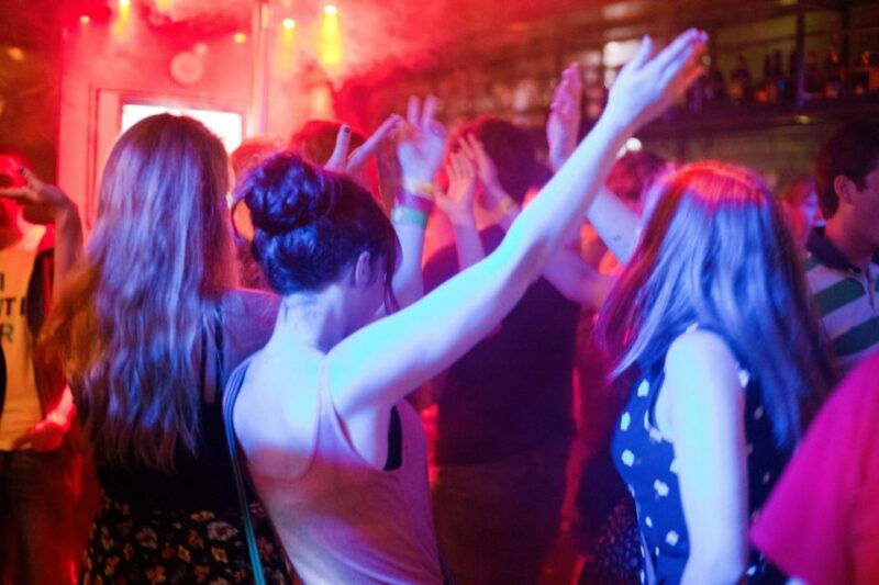 amsterdam-city-center-bar-crawl-and-nightlife-experience