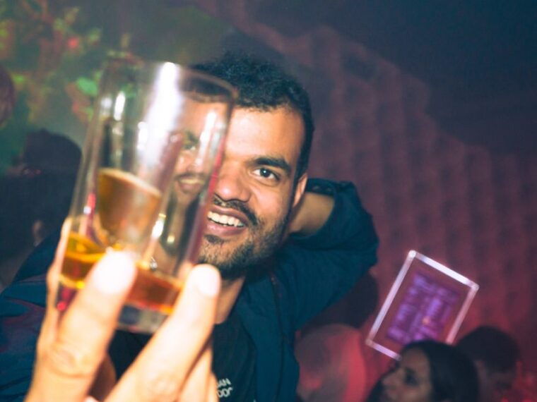 amsterdam-city-center-bar-crawl-and-nightlife-experience