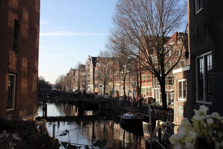 amsterdam-city-walking-experience-with-a-local