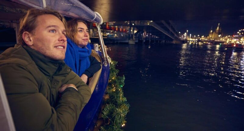 amsterdam-cozy-evening-canal-cruise-with-open-bar-option