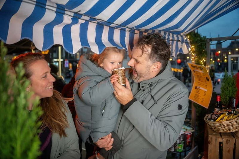 Amsterdam: Cozy Light Festival Cruise with Hot Chocolate - The Experience in Detail