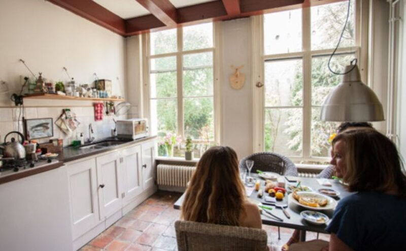 amsterdam-craft-dutch-pancakes-in-charming-canal-house