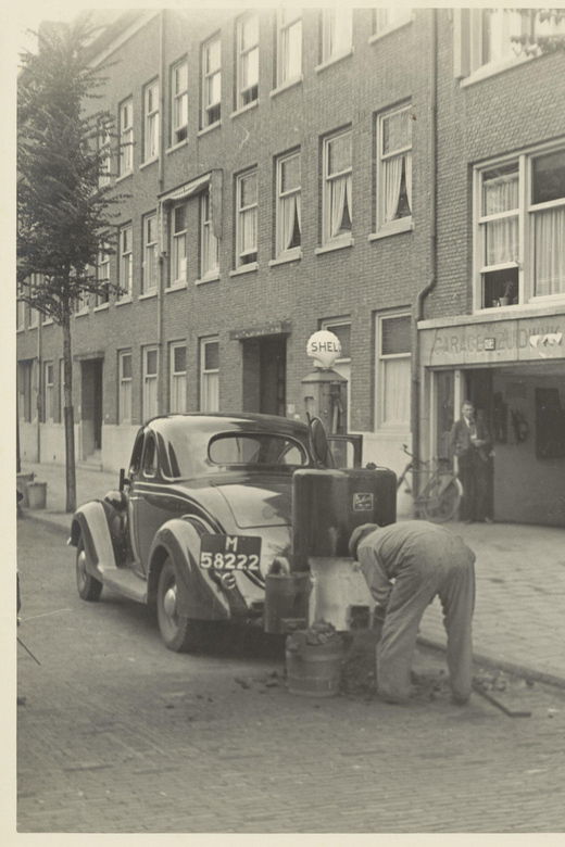 amsterdam-cycling-along-the-world-war-two-spots