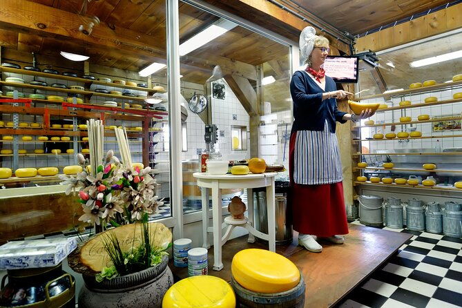 amsterdam-day-trip-to-keukenhof-zaanse-schans-windmills