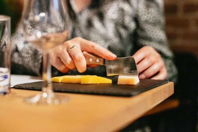 amsterdam-dutch-cheese-tasting-experience-with-wine