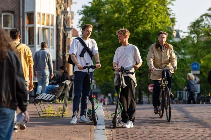 Amsterdam: E-Scooter Tour Golden Canals Tour (2h) - FAQ
