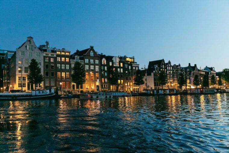 amsterdam-evening-canal-cruise