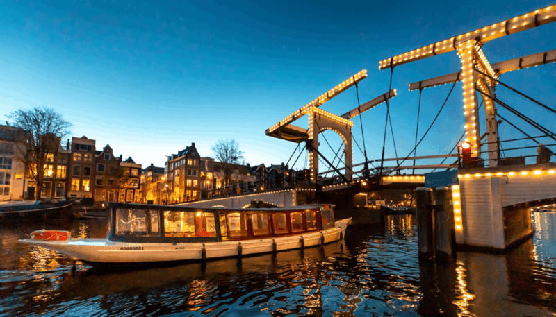 amsterdam-evening-canal-cruise-with-open-bar-on-board
