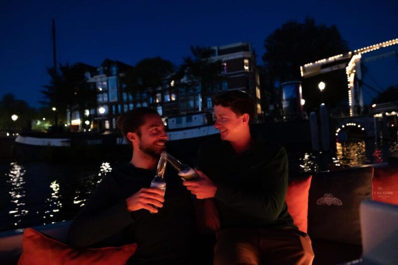 amsterdam-evening-canal-cruise-with-open-bar-on-board