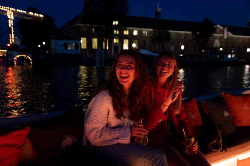 amsterdam-evening-canal-cruise-with-open-bar-on-board