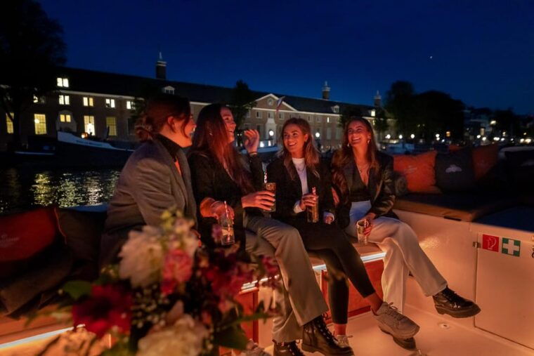 amsterdam-evening-canal-cruise-with-open-bar-on-board