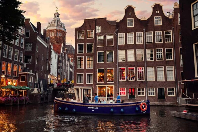 Amsterdam: Evening Canal Cruise With Unlimited Drinks Option - Key Points