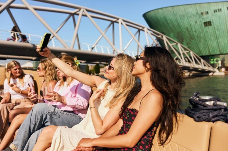 Amsterdam: Evening Canal Cruise With Unlimited Drinks Option - The Itinerary and Experience