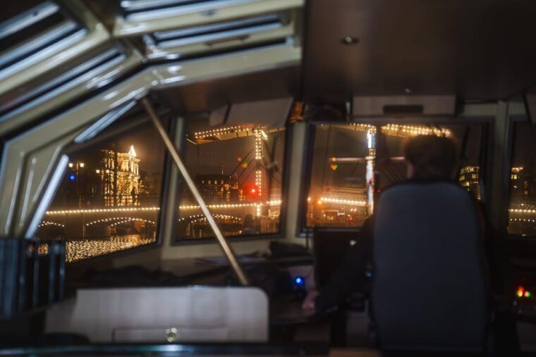 amsterdam-evening-cheese-wine-cruise-on-heated-boat