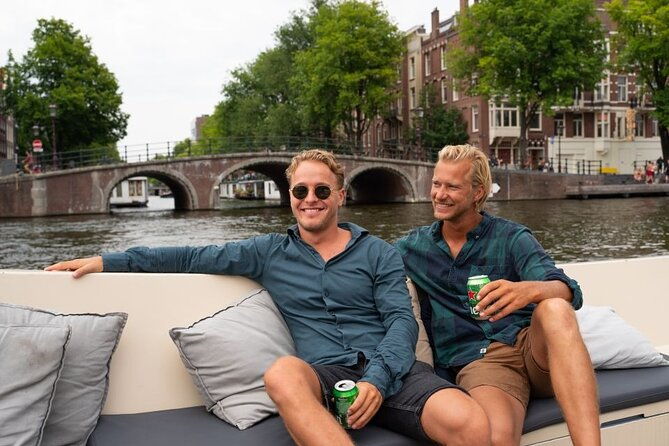 amsterdam-evening-city-centre-canal-cruise-with-unlimited-drinks-2
