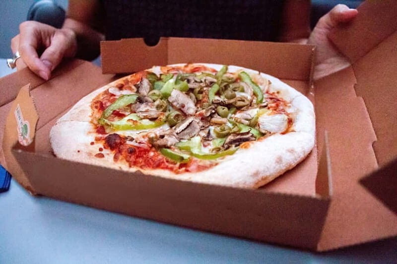 Amsterdam: Evening Pizza Cruise Along the Canals - A Closer Look at the Pros and Cons