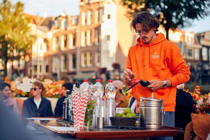 amsterdam-flower-boat-canal-cruise-live-guide-on-board-bar