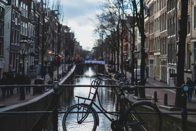 Amsterdam: Gems of the Golden Age Walking Tour - Who Should Take This Tour?