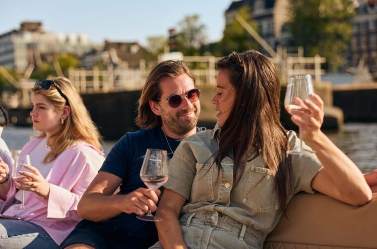 amsterdam-german-guided-canal-cruise-with-on-board-bar