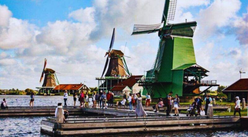 amsterdam-giethoorn-and-zaanse-schans-windmills-day-tour