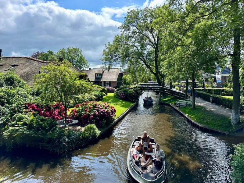amsterdam-giethoorn-day-trip-boat-tour-and-walking-tour