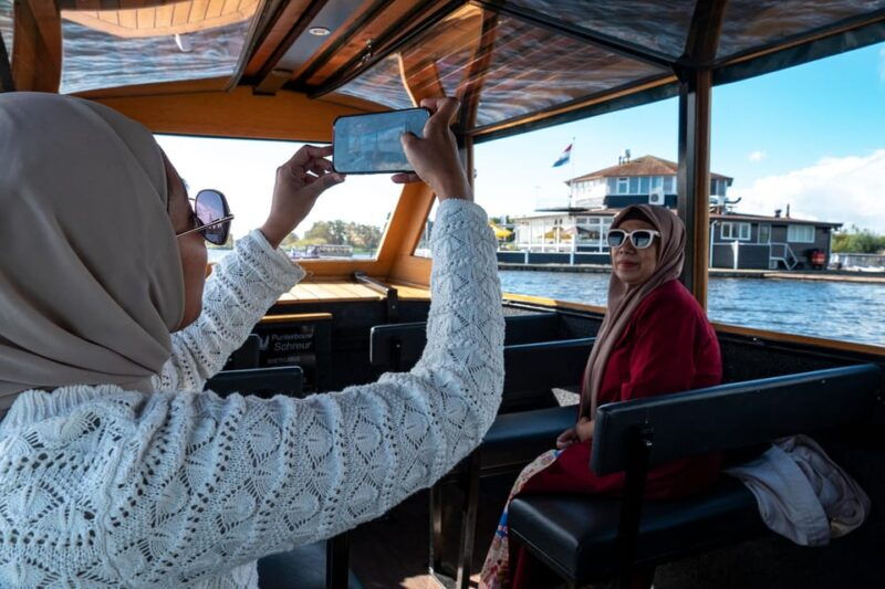 amsterdam-giethoorn-day-trip-boat-tour-and-walking-tour
