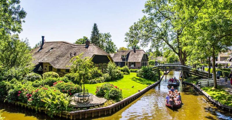 amsterdam-giethoorn-day-trip-with-boat-tour