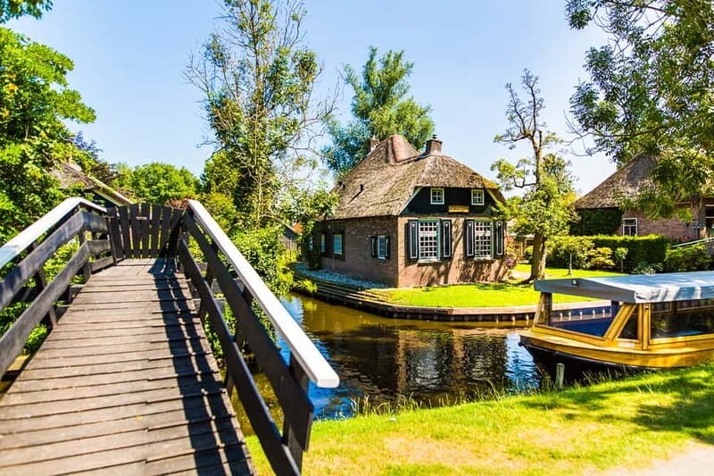 Amsterdam: Giethoorn Tour with Boat Ride & Afsluitdijk Visit - Key Points