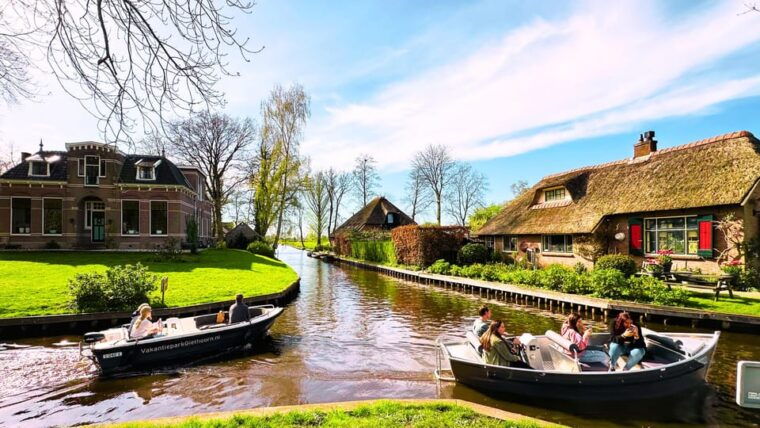amsterdam-giethoorn-zaanse-schans-daytour-with-small-group